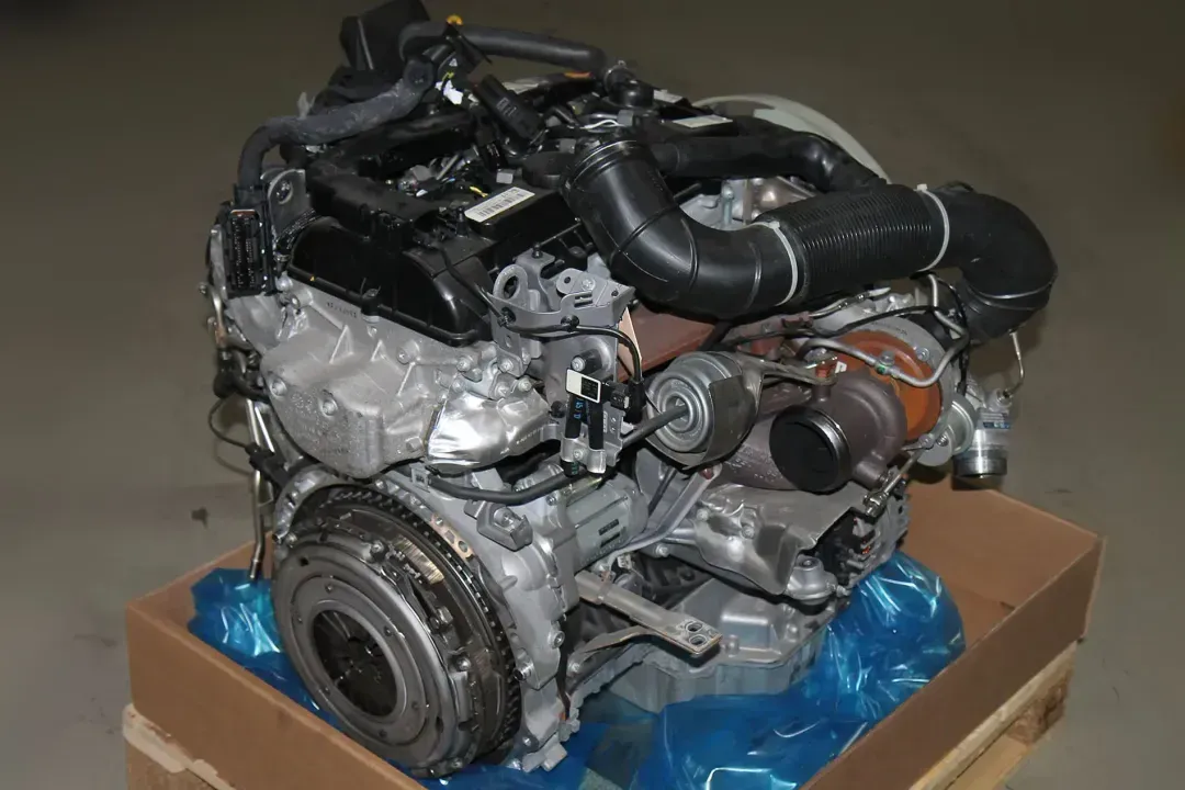 bm651958   a6510104520 diesel engine (2)